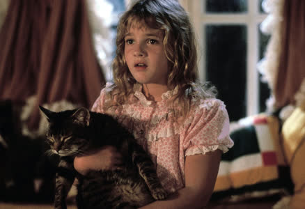 Amanda (Drew Barrymore) dans Cat's eye de Lewis Teague. Studio Canal