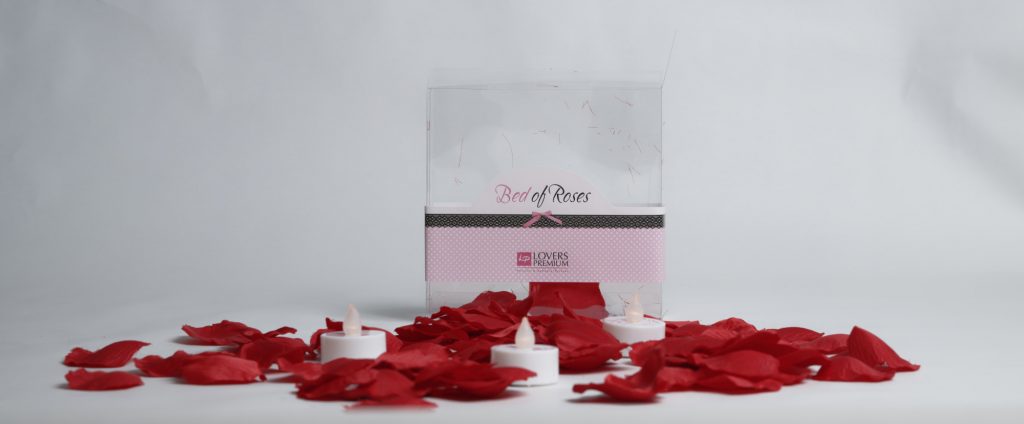 Bed of roses. Lovers Premium de Passage du désir. Photo: Philippe Lim