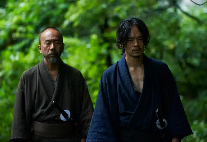 Jirozaemon Sawamura ( Shinya Tsukamoto ) et Tsuzuki Mokunoshin ( Sosuke Ikematsu) dans Killing. Coffret Carlotta Films